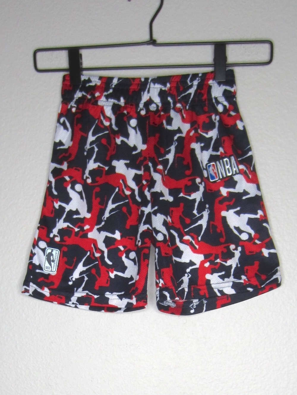 NBA boys shorts in navy/black red and white pattern - Size 7